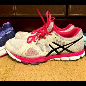 Women’s ASICS tennis shoes size 11